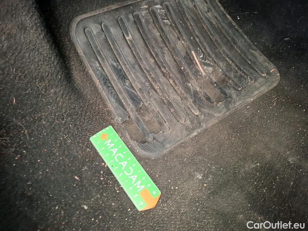  Peugeot  208  Affaire Premium 1.6 HDi 100CV BVM5 E6 #3