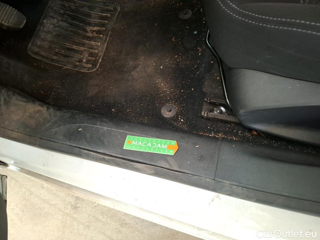  Peugeot  208  Affaire Premium Pack 1.6 HDi 75CV BVM5 E6 #13