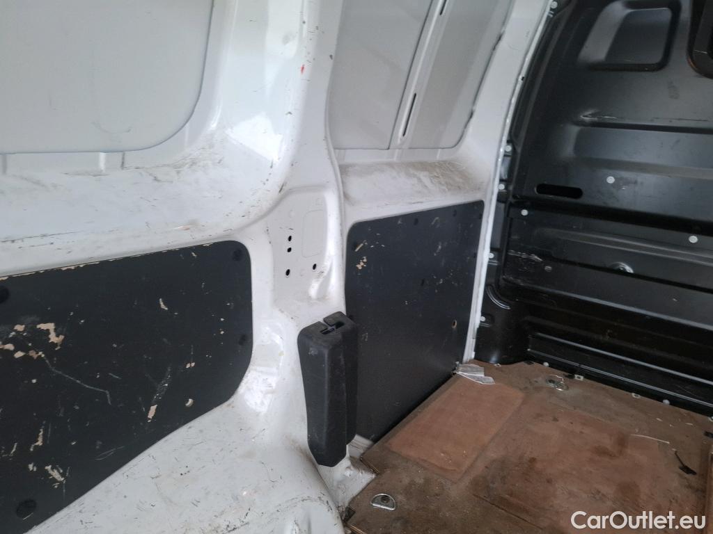  Peugeot  Expert  Fourgon Premium L1 1.5 HDi 100CV BVM6 E6dT #46