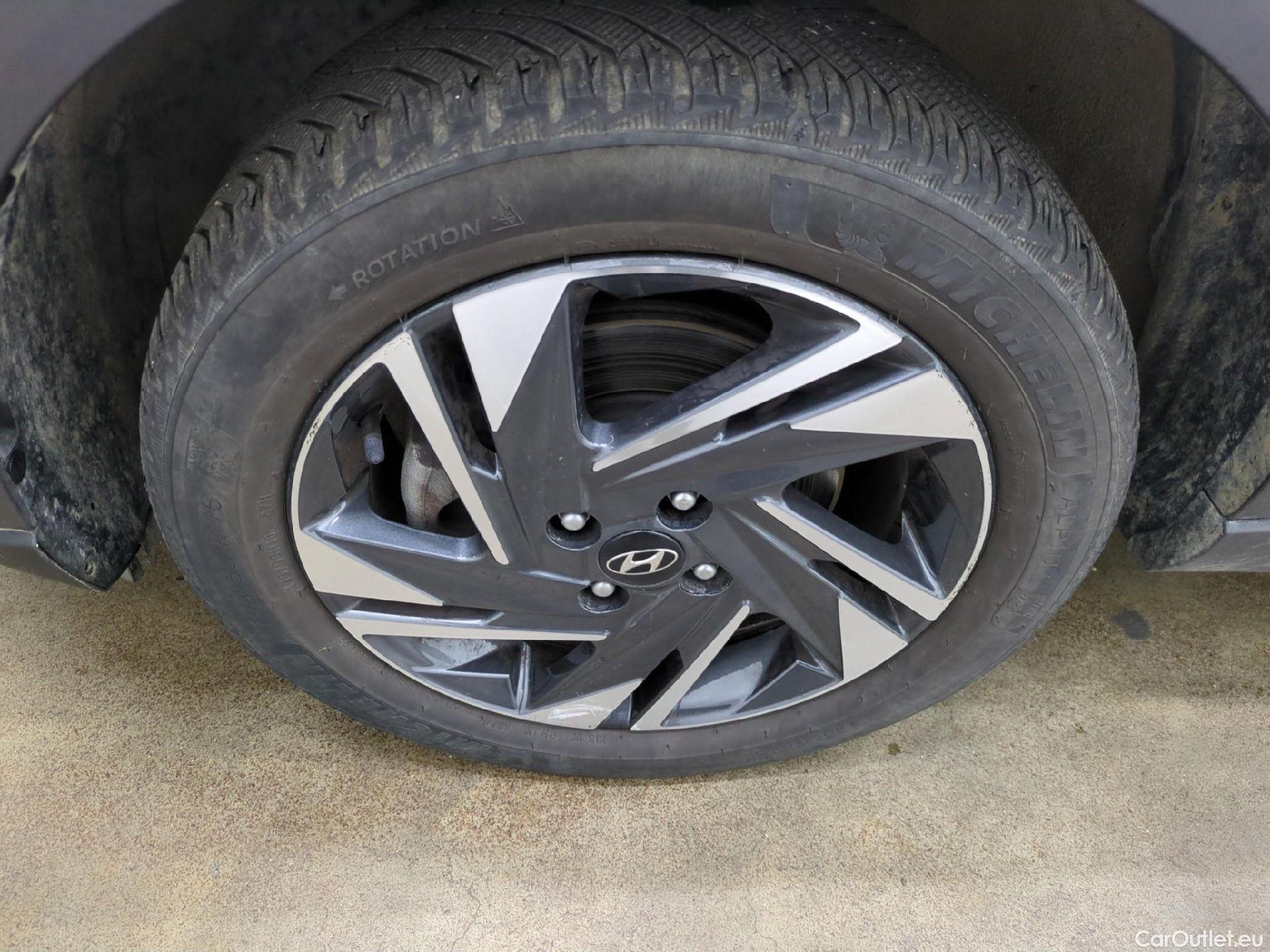  Hyundai  Bayon HYUNDAI  / 2021 / 5P / SUV 1.0 T-GDI 100 HYBRID 48V INTUITIVE #2