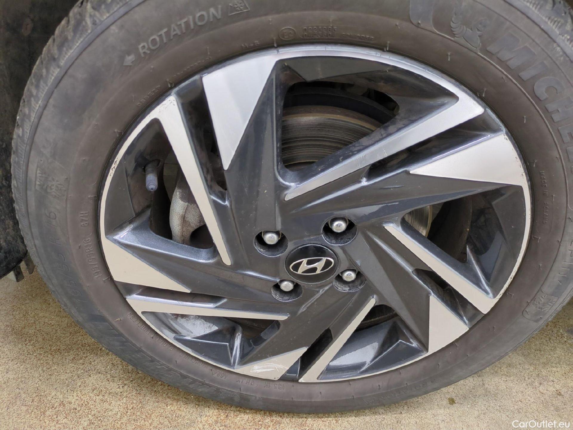  Hyundai  Bayon HYUNDAI  / 2021 / 5P / SUV 1.0 T-GDI 100 HYBRID 48V INTUITIVE #4