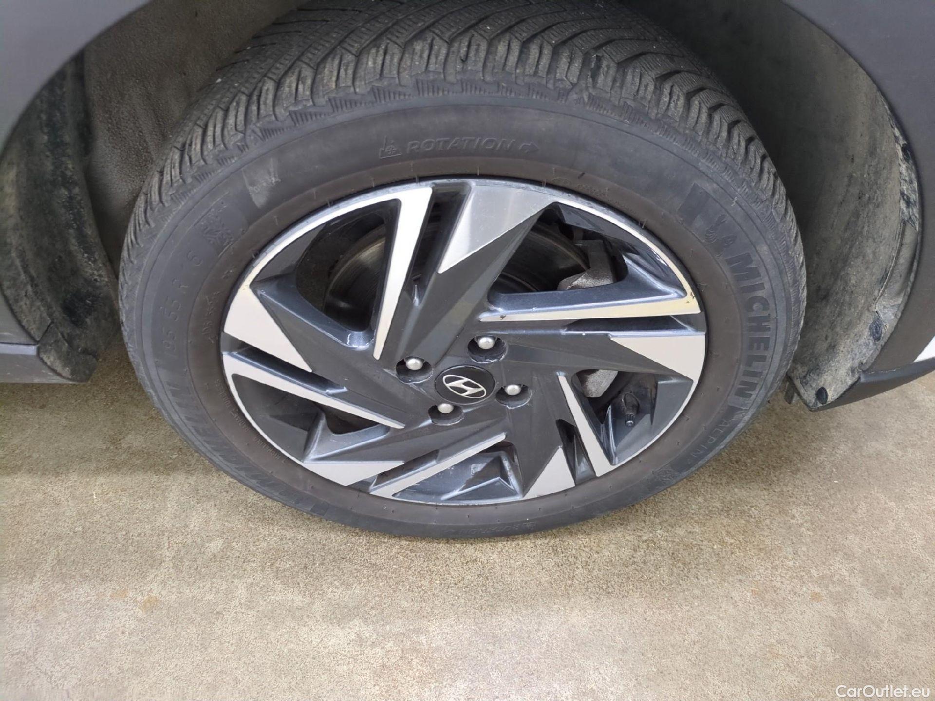  Hyundai  Bayon HYUNDAI  / 2021 / 5P / SUV 1.0 T-GDI 100 HYBRID 48V INTUITIVE #1