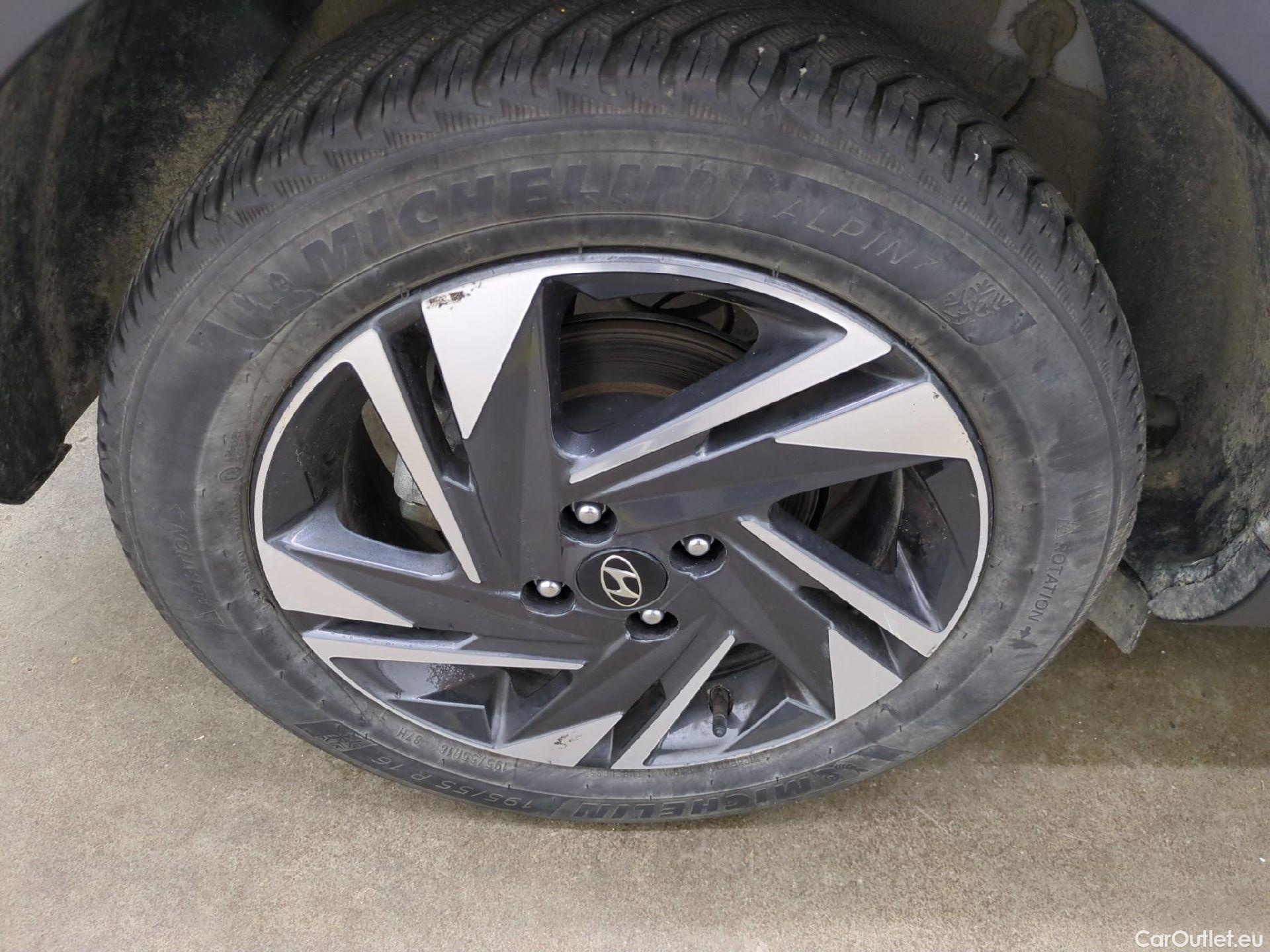  Hyundai  Bayon HYUNDAI  / 2021 / 5P / SUV 1.0 T-GDI 100 HYBRID 48V INTUITIVE #6