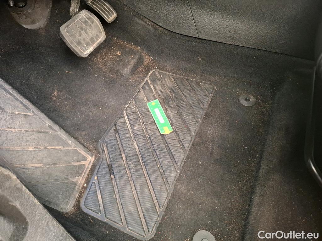  Peugeot  3008  Allure Pack 1.5 HDi 130CV BVA8 E6d #16