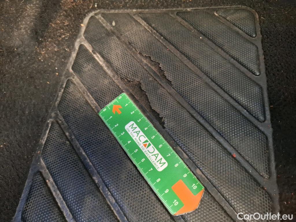  Peugeot  3008  Allure Pack 1.5 HDi 130CV BVA8 E6d #17