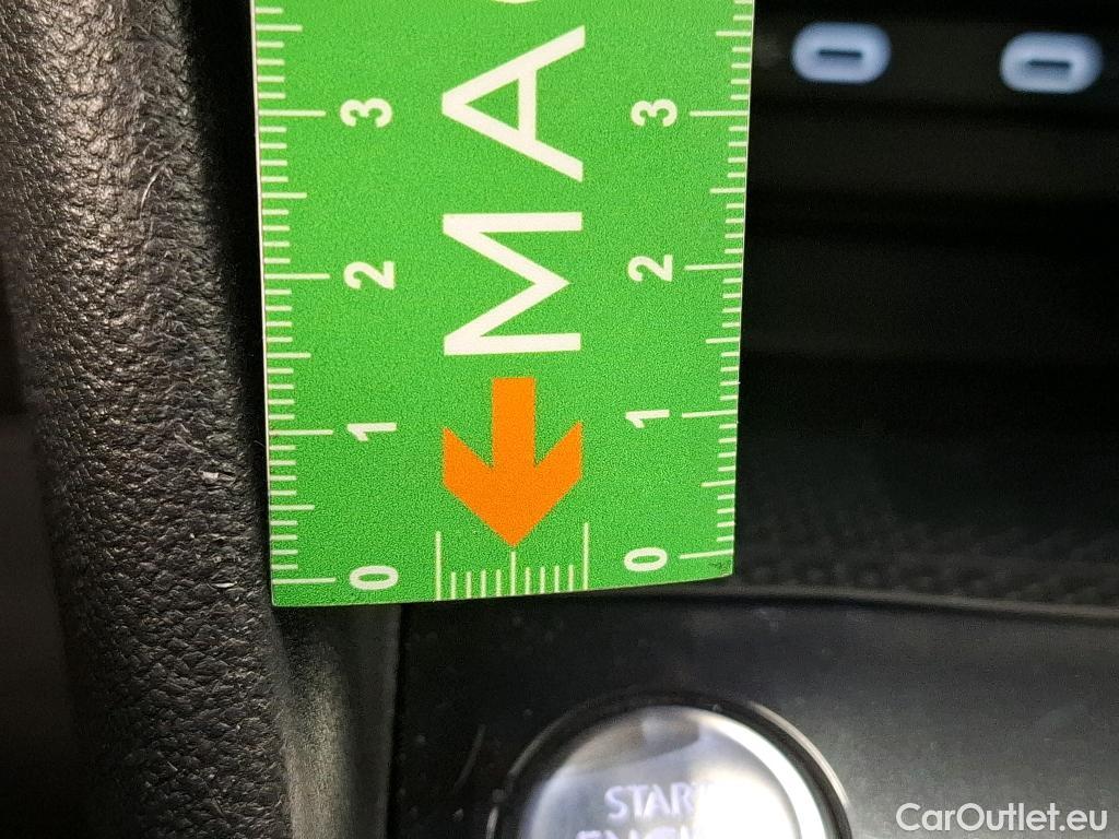  Volkswagen  Tiguan VOLKSWAGEN  / 2020 / 5P / SUV 2.0 TDI 150 DSG7 Life Business #33