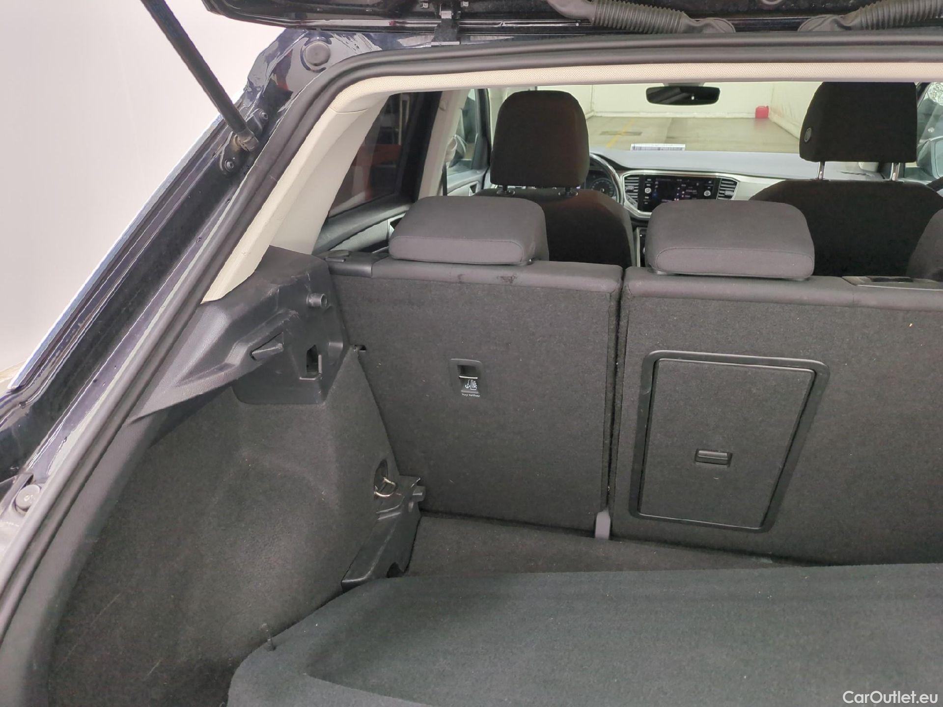  Volkswagen  T-ROC VOLKSWAGEN  / 2017 / 5P / SUV 2.0 TDI 150 LOUNGE BUSINESS DSG7 #9