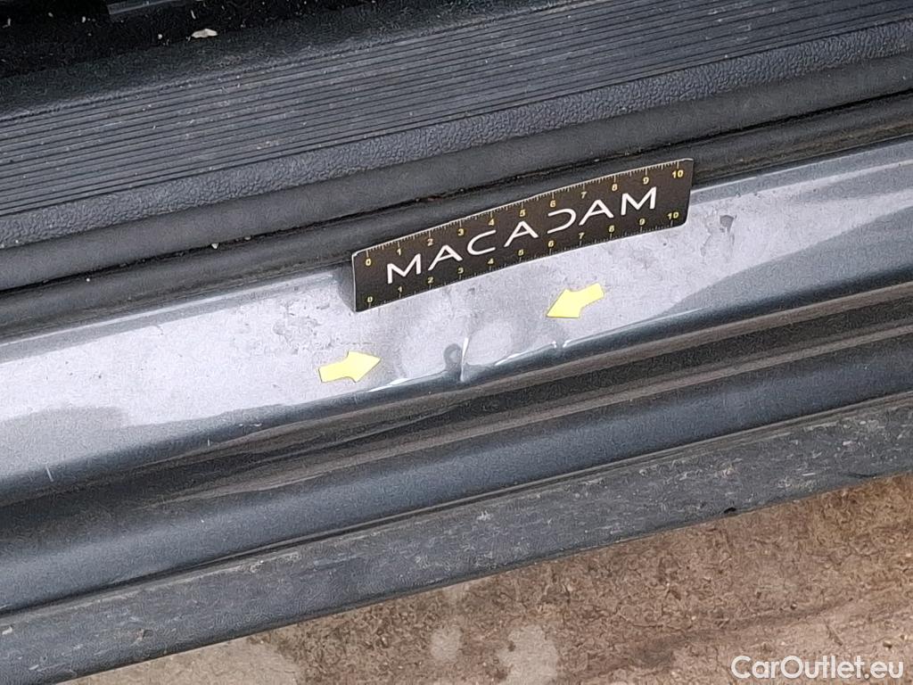  Volkswagen  T-ROC VOLKSWAGEN  / 2021 / 5P / SUV 2.0 TDI 150 LIFE PLUS DSG7 #4