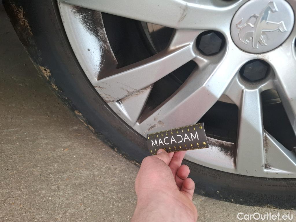  Peugeot  3008  Active Pack 1.5 HDi 130CV BVA8 E6d #37