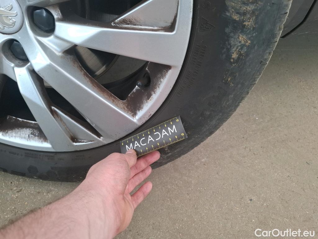  Peugeot  3008  Active Pack 1.5 HDi 130CV BVA8 E6d #27