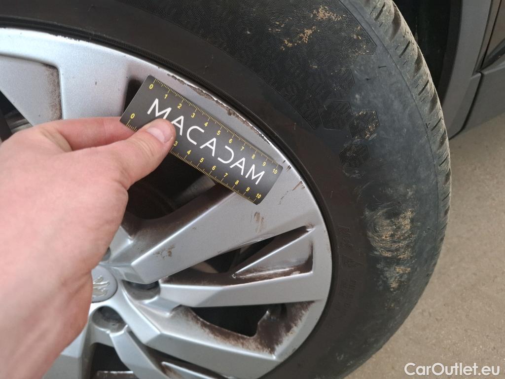  Peugeot  3008  Active Pack 1.5 HDi 130CV BVA8 E6d #25