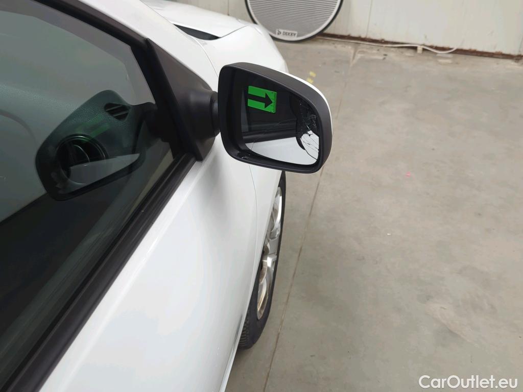  Dacia  Logan 0.9 TCe 90CP Laureate_Groupama #27