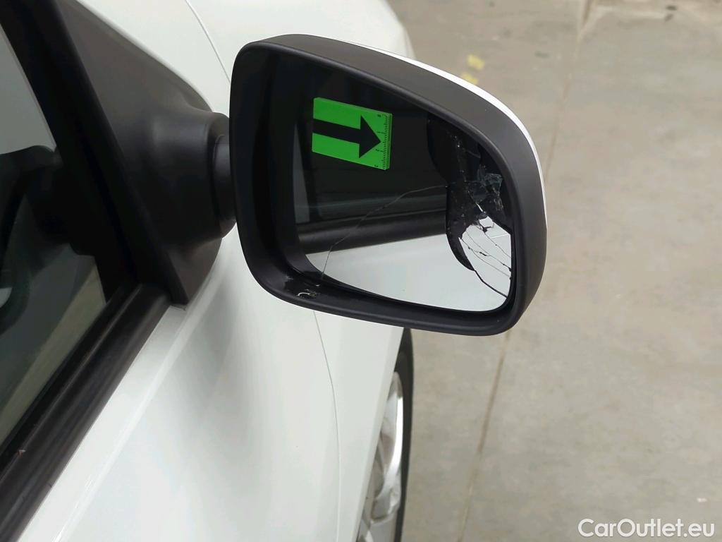  Dacia  Logan 0.9 TCe 90CP Laureate_Groupama #28