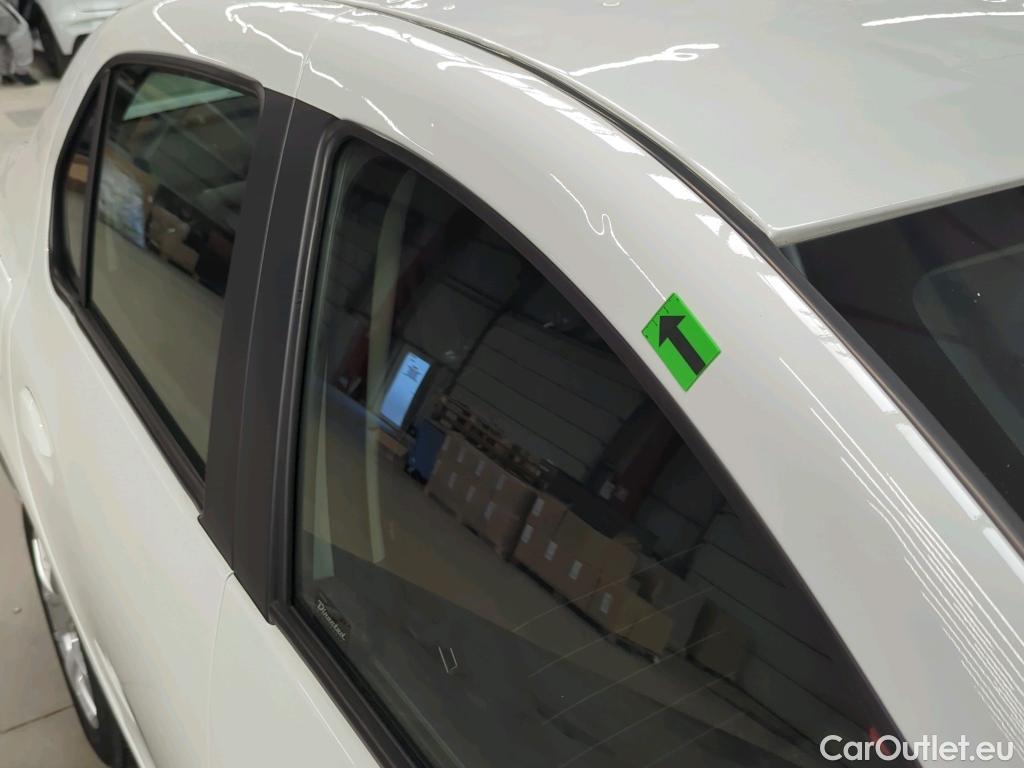  Dacia  Logan 0.9 TCe 90CP Laureate_Groupama #9