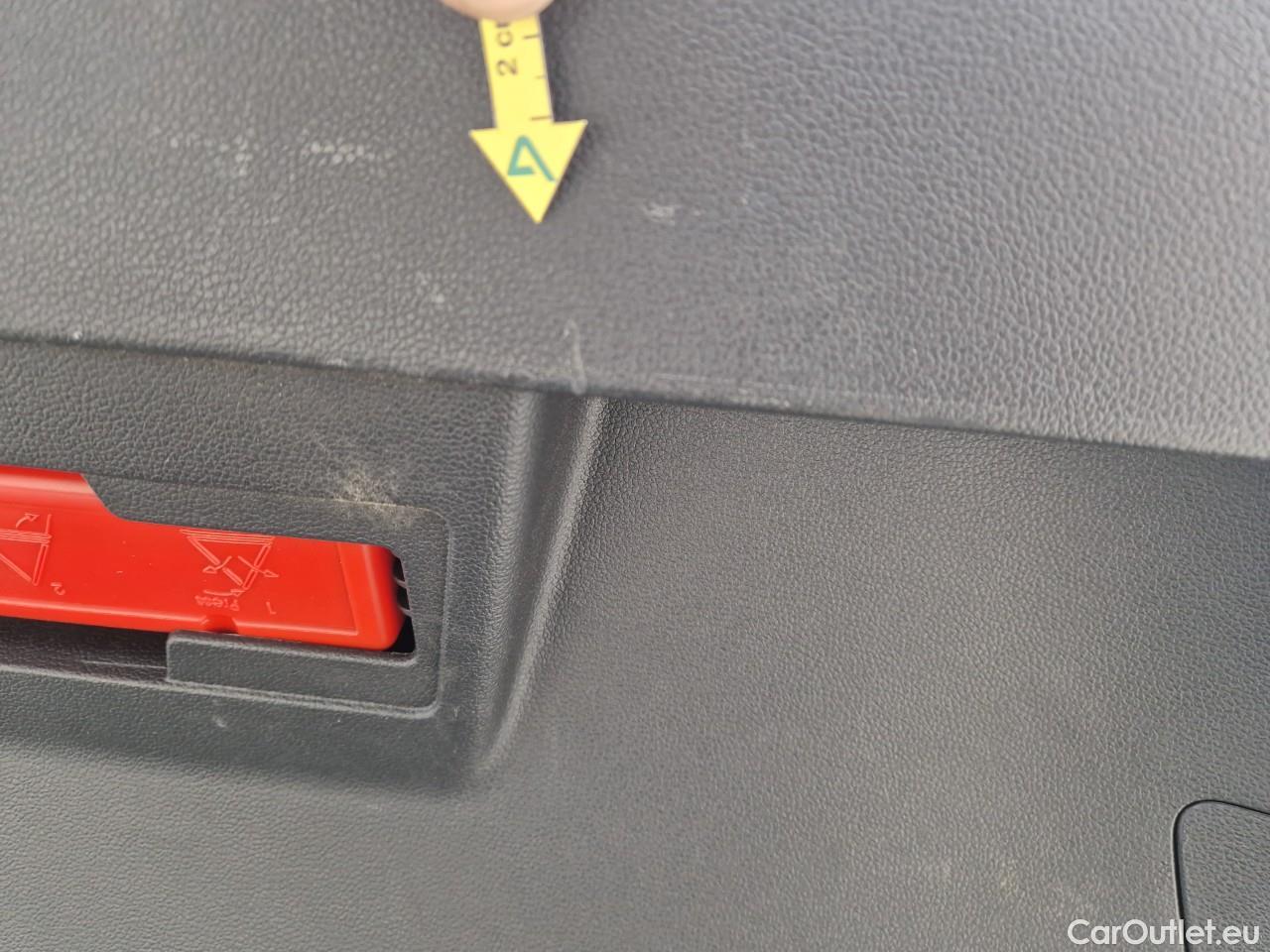  Volkswagen  Golf  Life 1.0 TSI #53