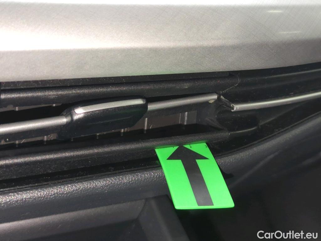  Volkswagen  Golf  Life 2.0 TDI DSG #10