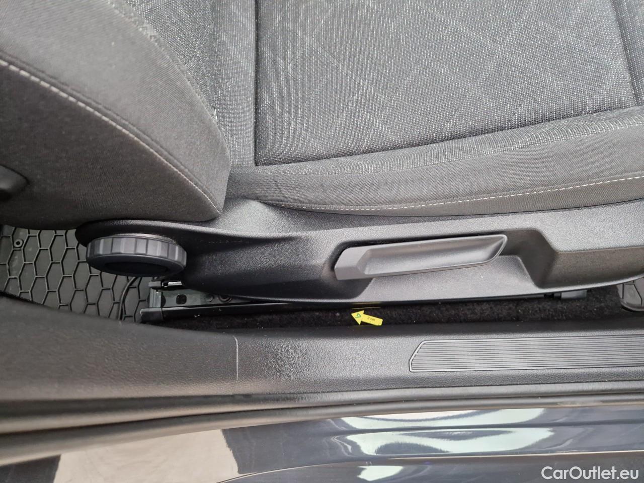  Volkswagen  Golf  Life 1.0 TSI #23