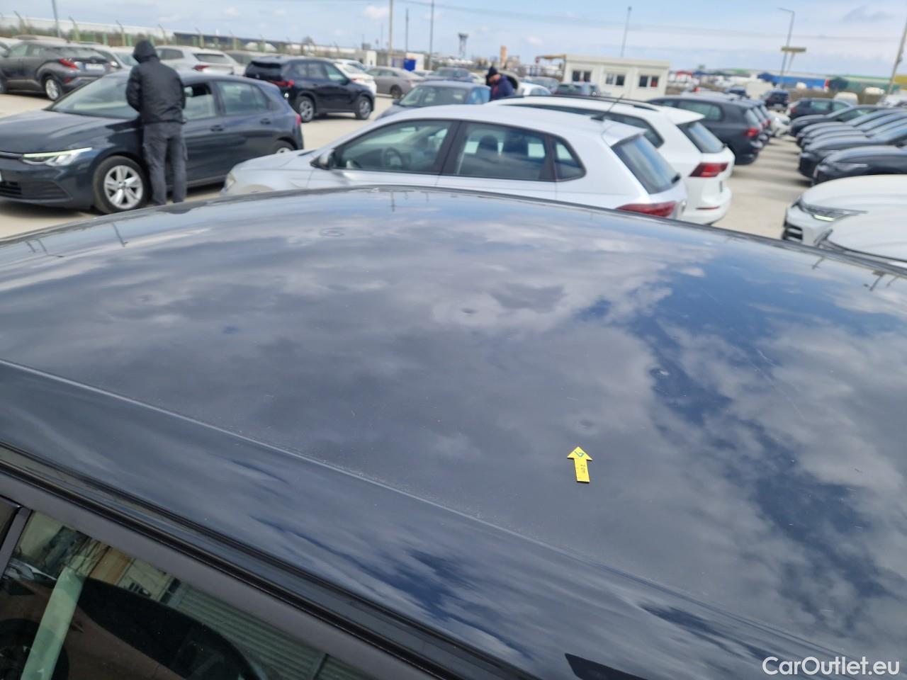  Volkswagen  Golf  Life 1.0 TSI #44