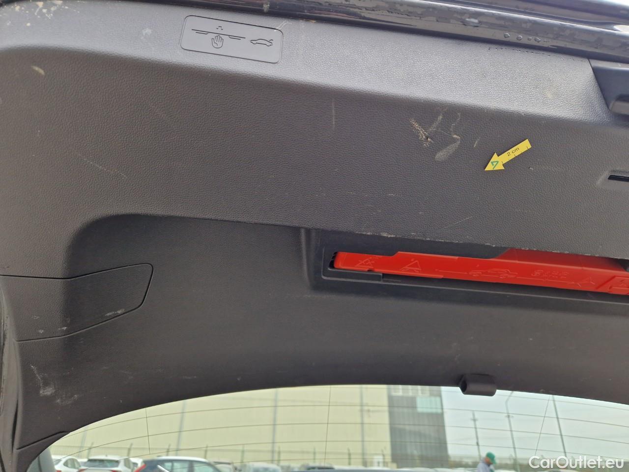  Volkswagen  Golf  Life 1.0 TSI #54