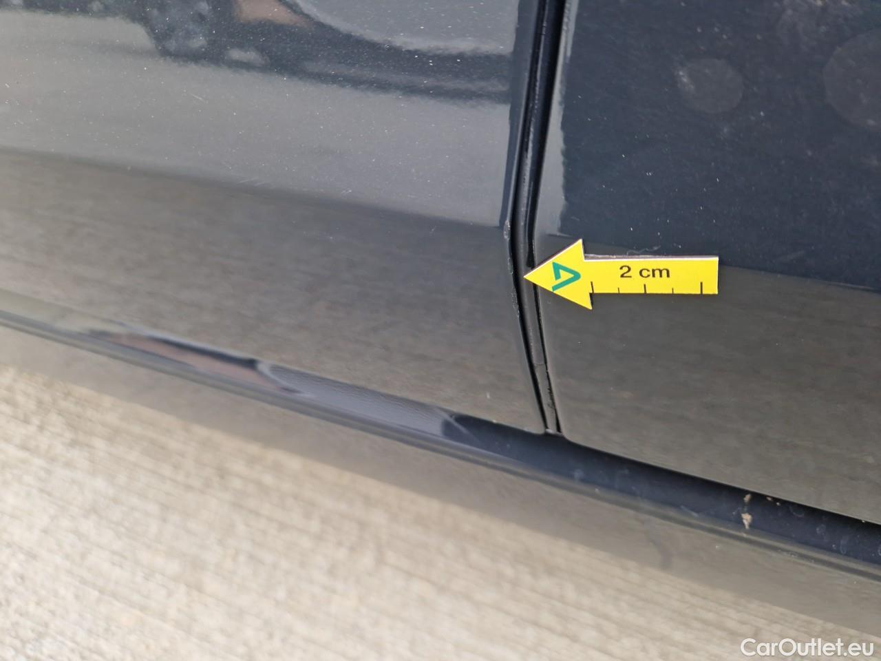  Volkswagen  Golf  Life 1.0 TSI #2