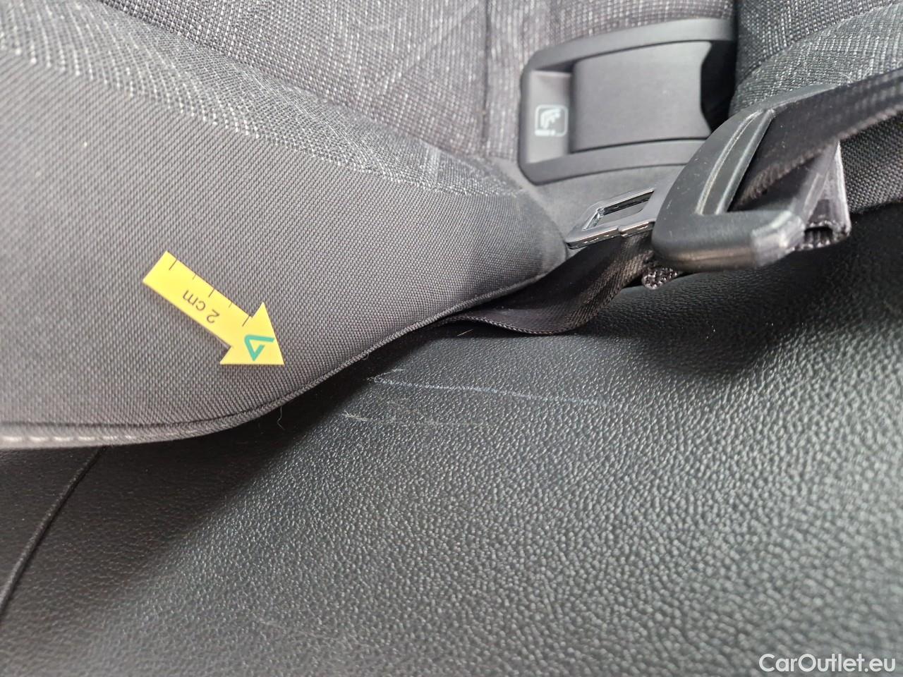  Volkswagen  Golf  Life 1.0 TSI #51