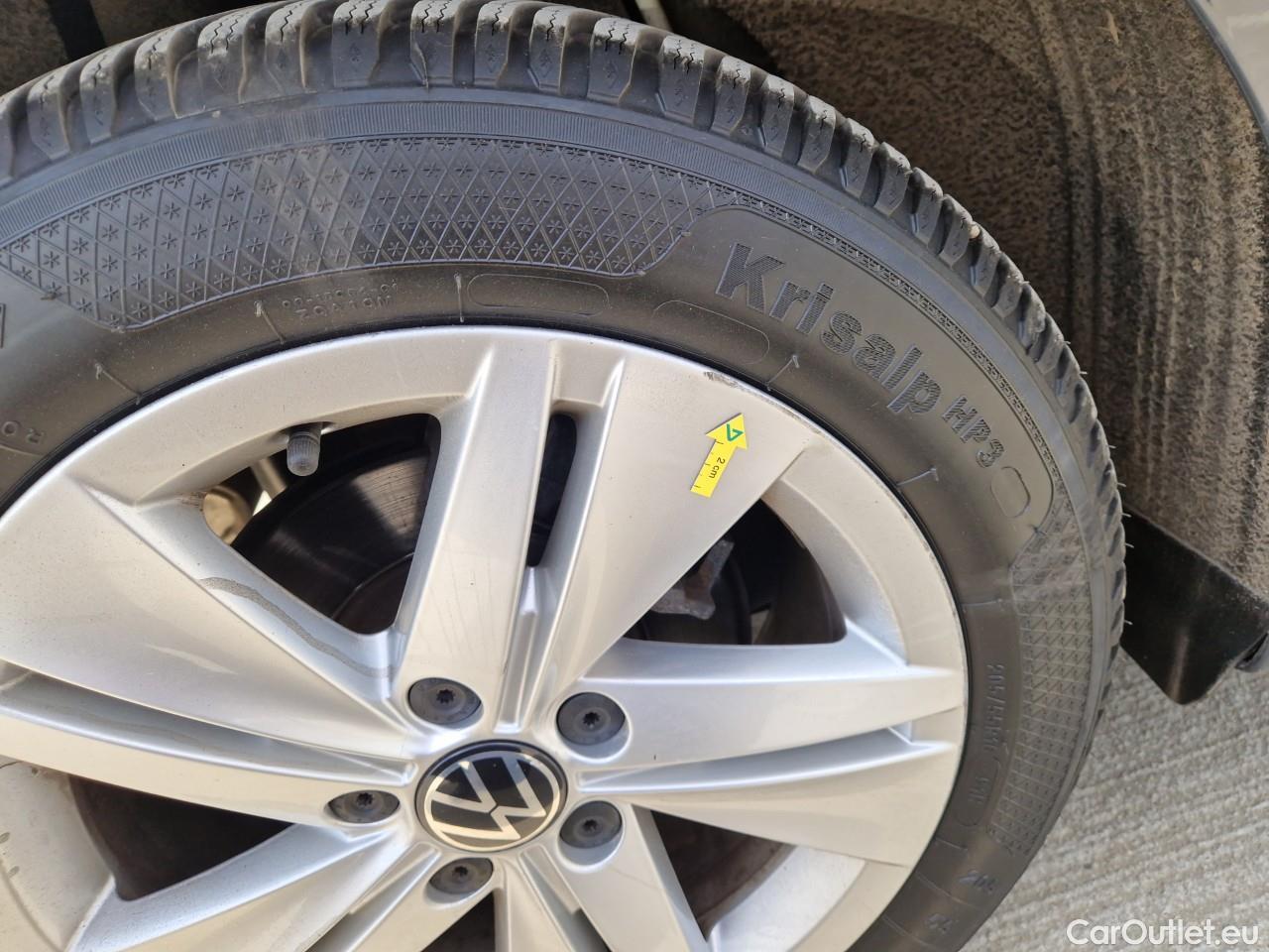  Volkswagen  Golf  Life 1.0 TSI #31