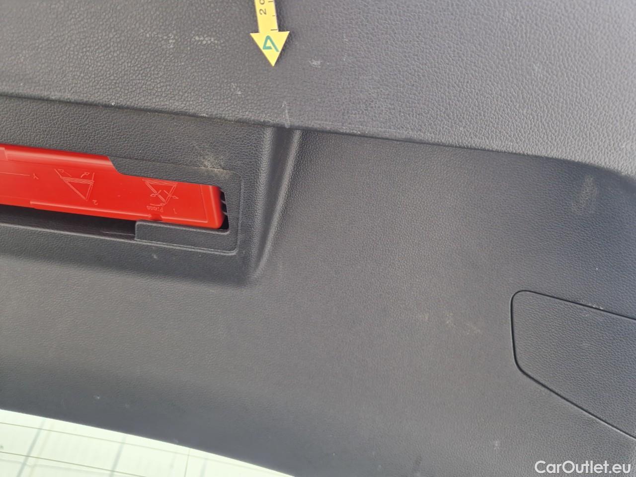  Volkswagen  Golf  Life 1.0 TSI #54