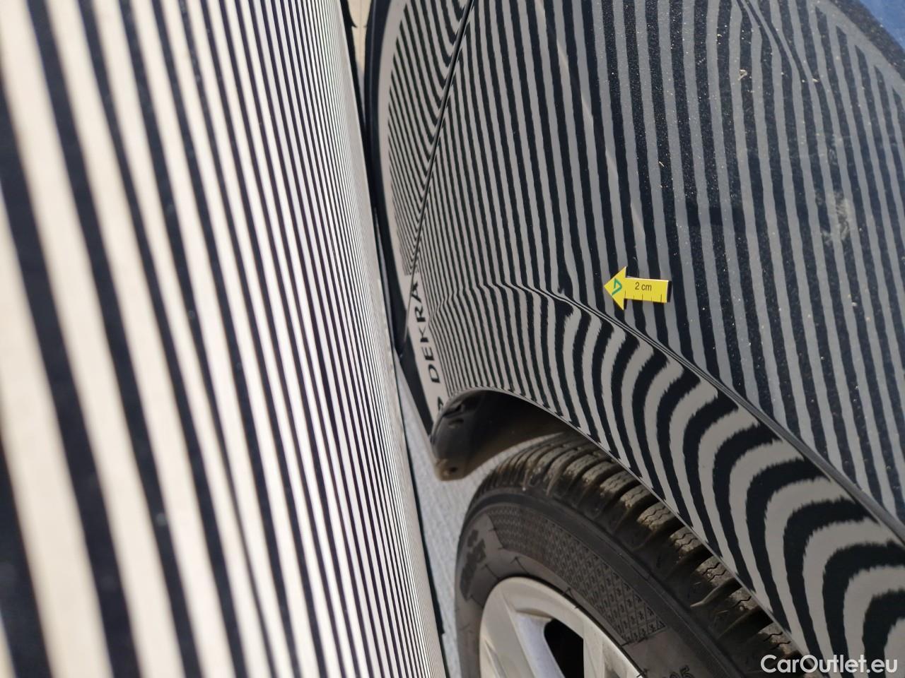  Volkswagen  Golf  Life 1.0 TSI #16