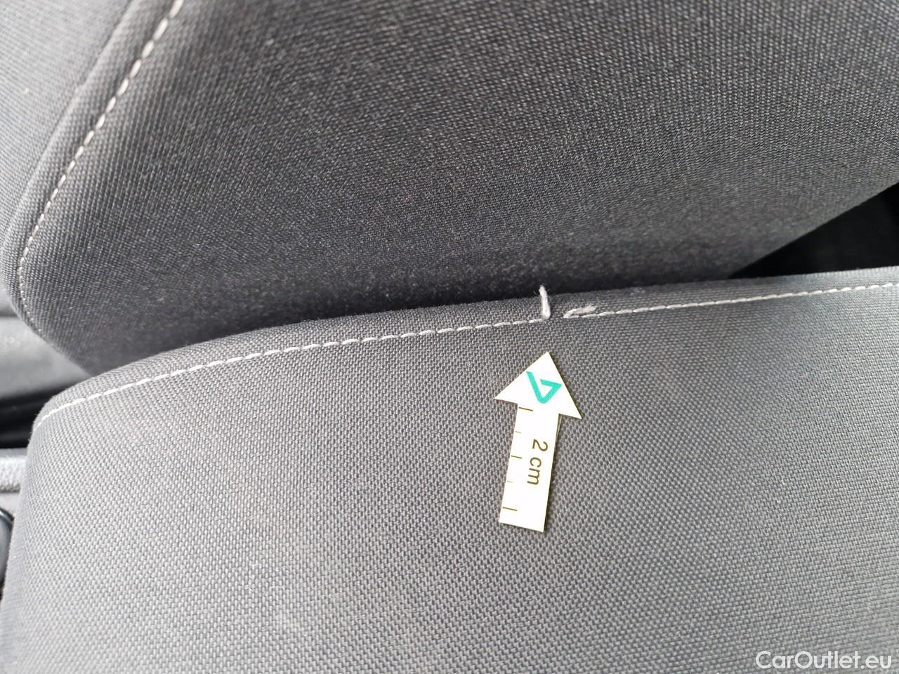  Volkswagen  Golf  Life 1.0 TSI #45