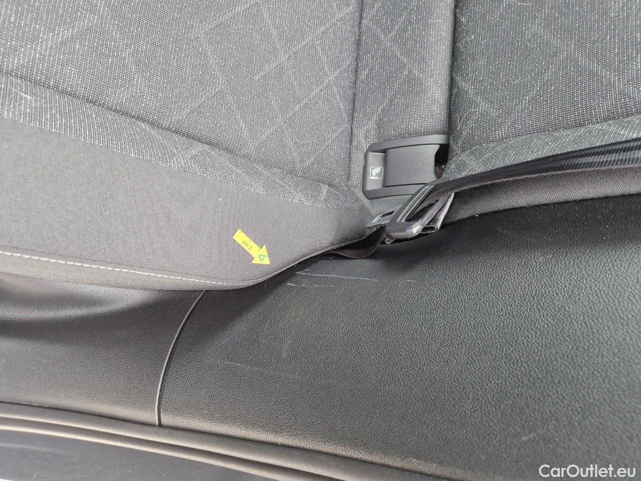  Volkswagen  Golf  Life 1.0 TSI #52