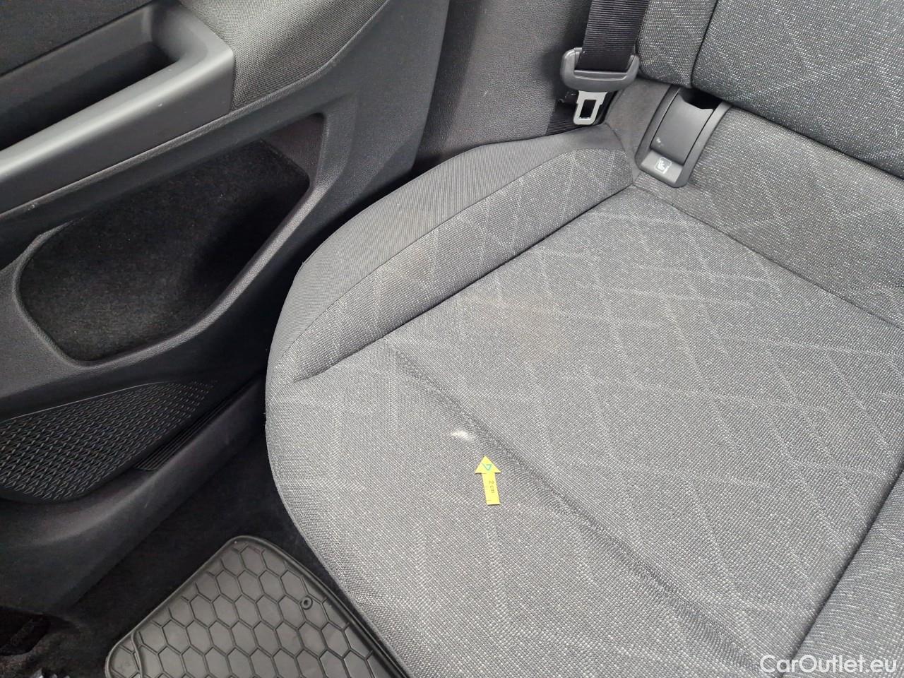  Volkswagen  Golf  Life 1.0 TSI #48