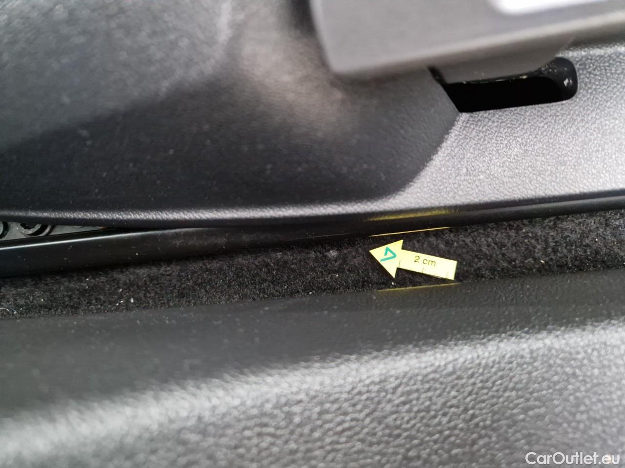  Volkswagen  Golf  Life 1.0 TSI #24