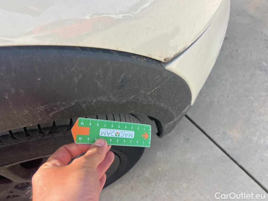  Mini  Cooper MINI MINI / 2014 / 5P / berlina con portón ONE 5 PUERTAS (CX) #35