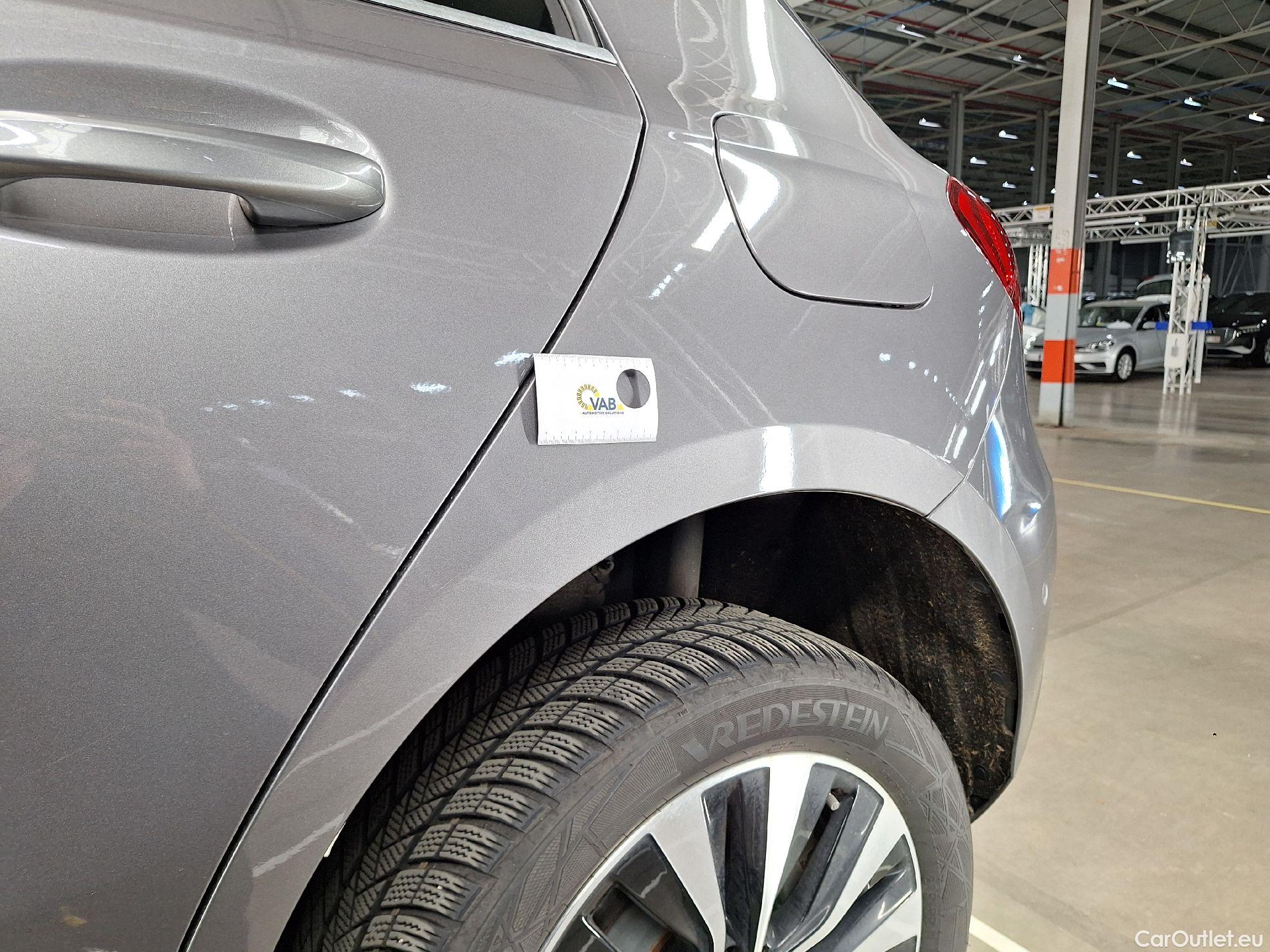  Mercedes  A-Klasse Mercedes, A-Class '18 PHEV, Mercedes-Benz  A 250 e Business Line 5d #25