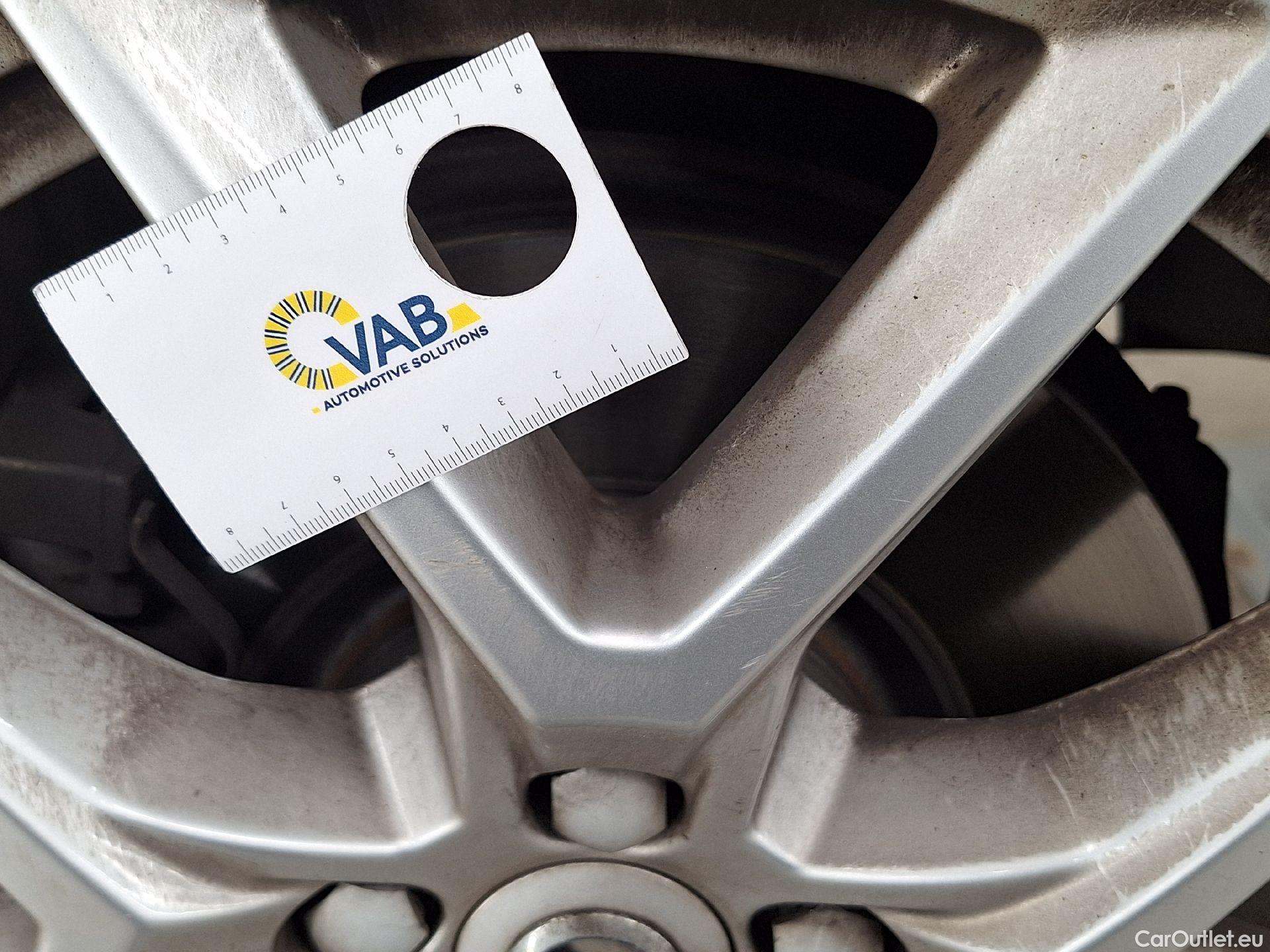  Volvo  XC60 Volvo,  '17, Volvo  D4 120kW Geartronic Momentum Pro 5d #35