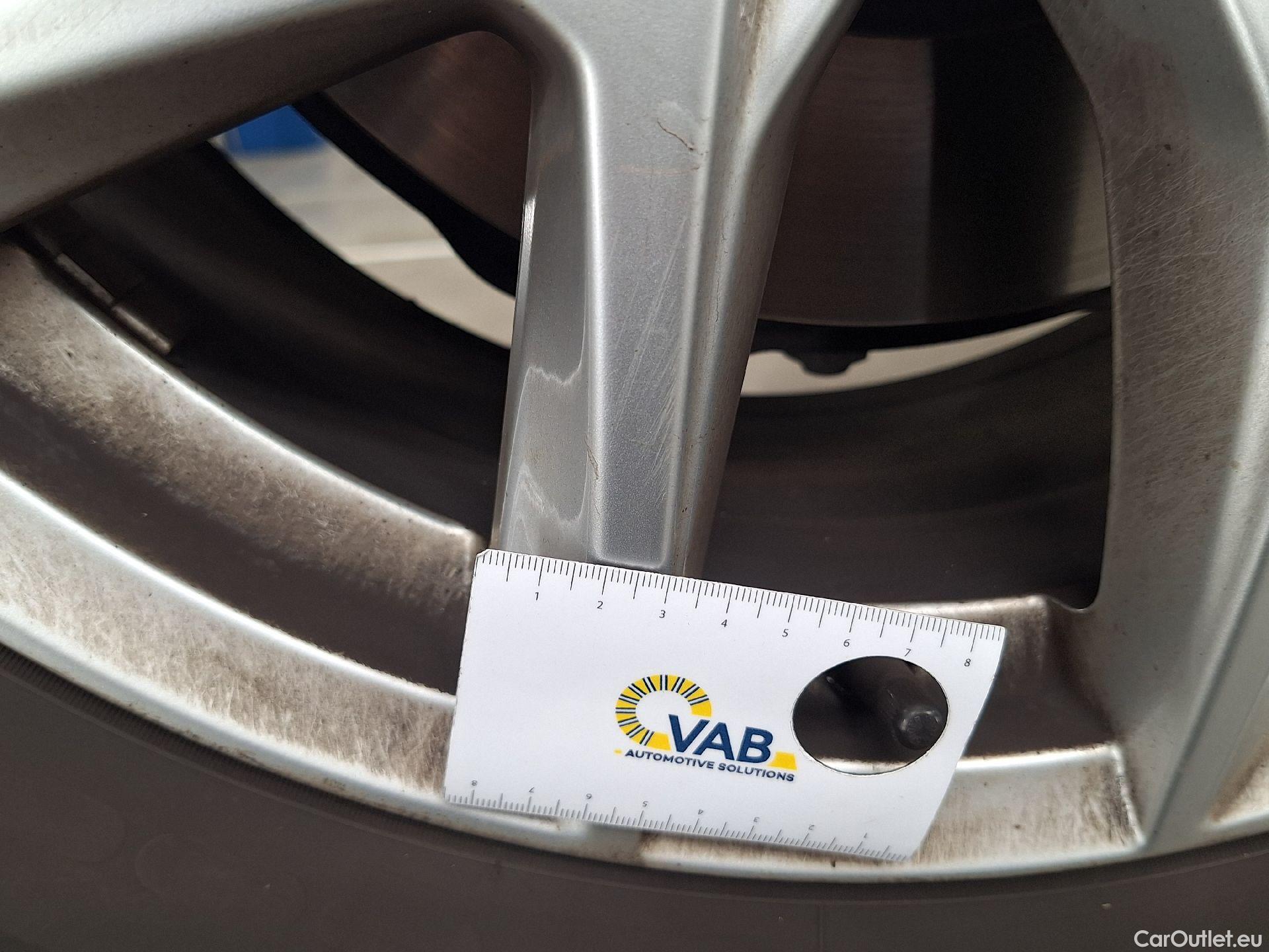  Volvo  XC60 Volvo,  '17, Volvo  D4 120kW Geartronic Momentum Pro 5d #37