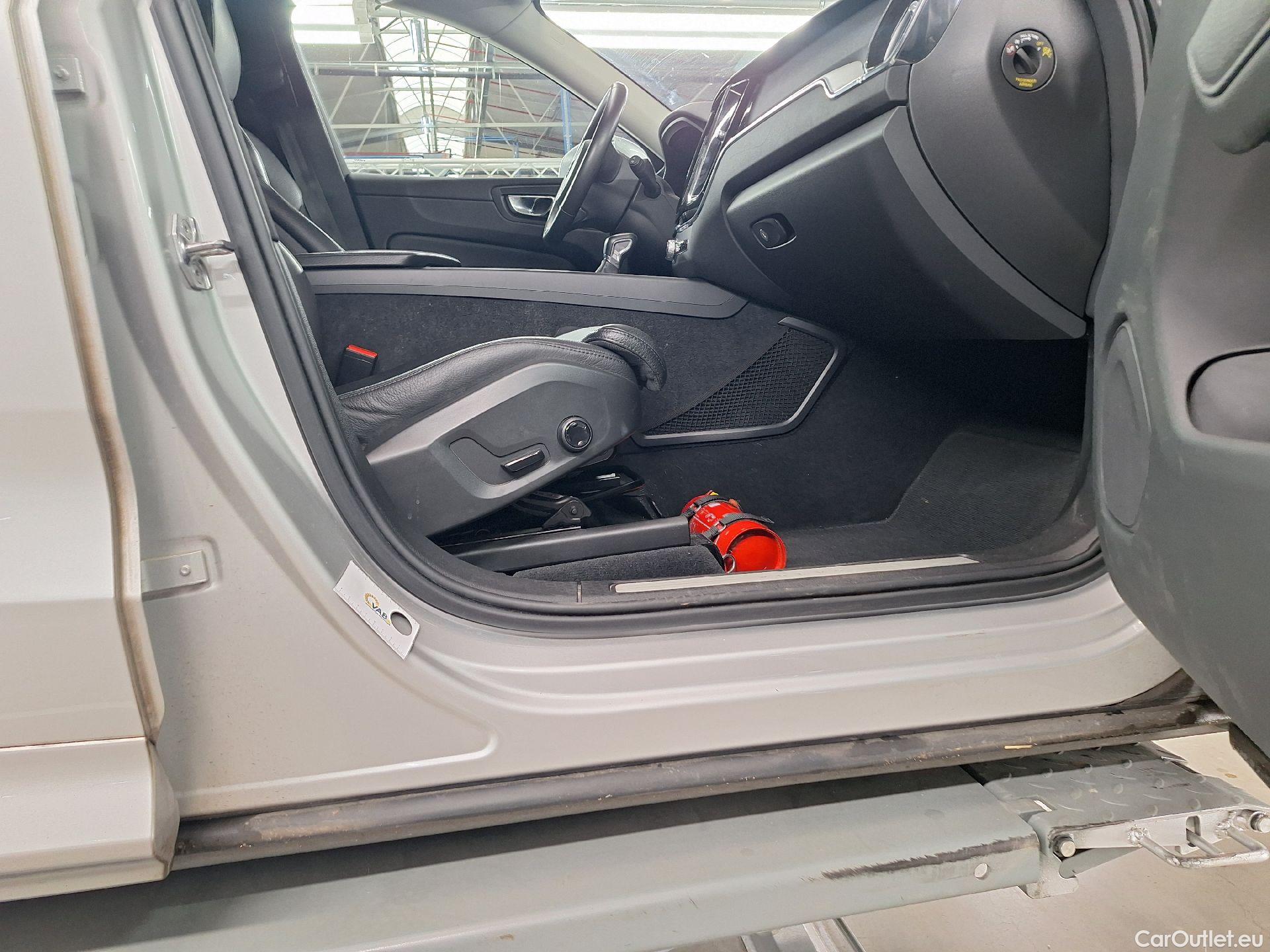  Volvo  XC60 Volvo,  '17, Volvo  D4 120kW Geartronic Momentum Pro 5d #65