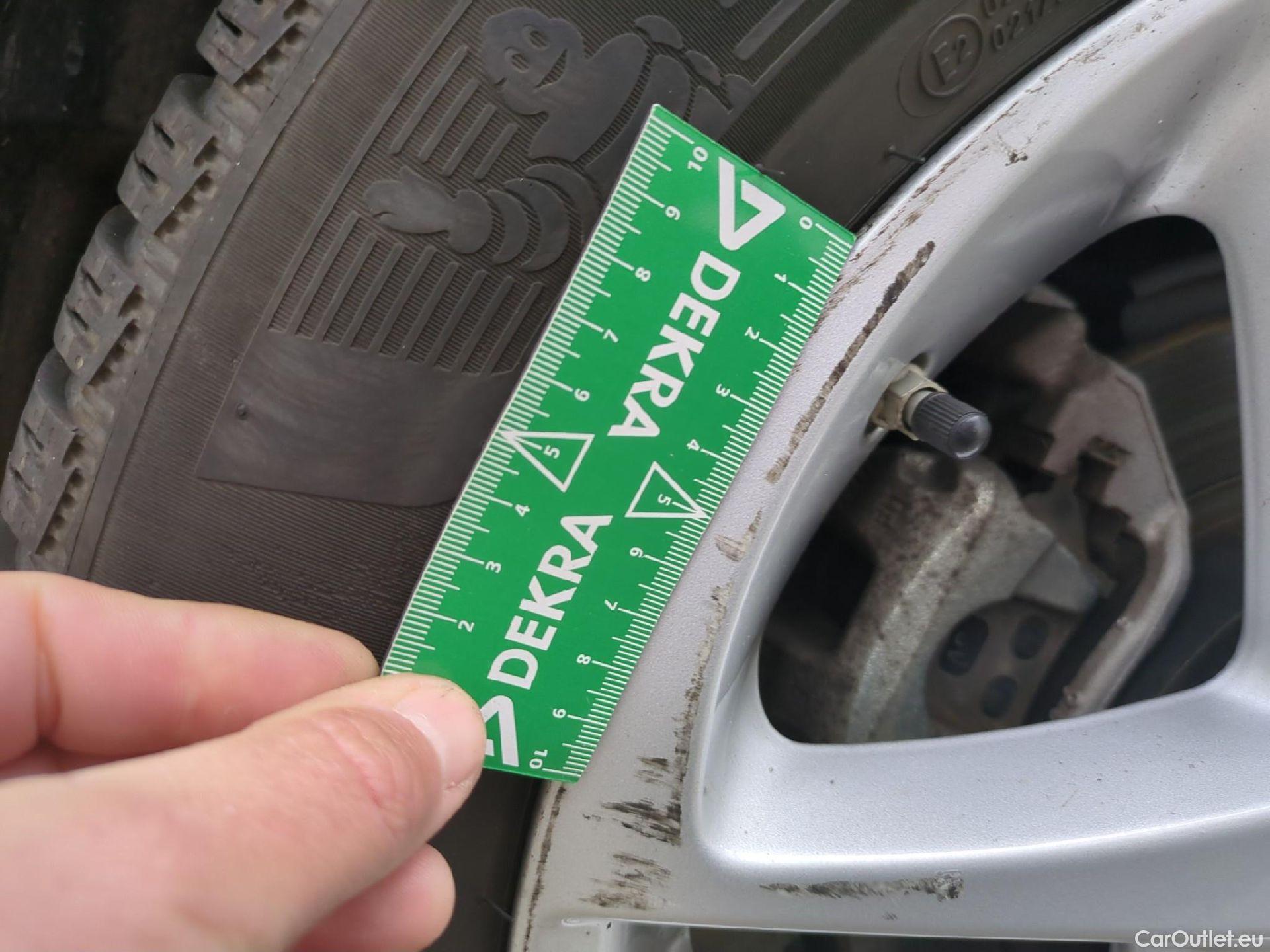  Toyota  C-HR TOYOTA  / 2016 / 5P / SUV 2.0 HYBRIDE 184 DYNAMIC BUSINESS #5