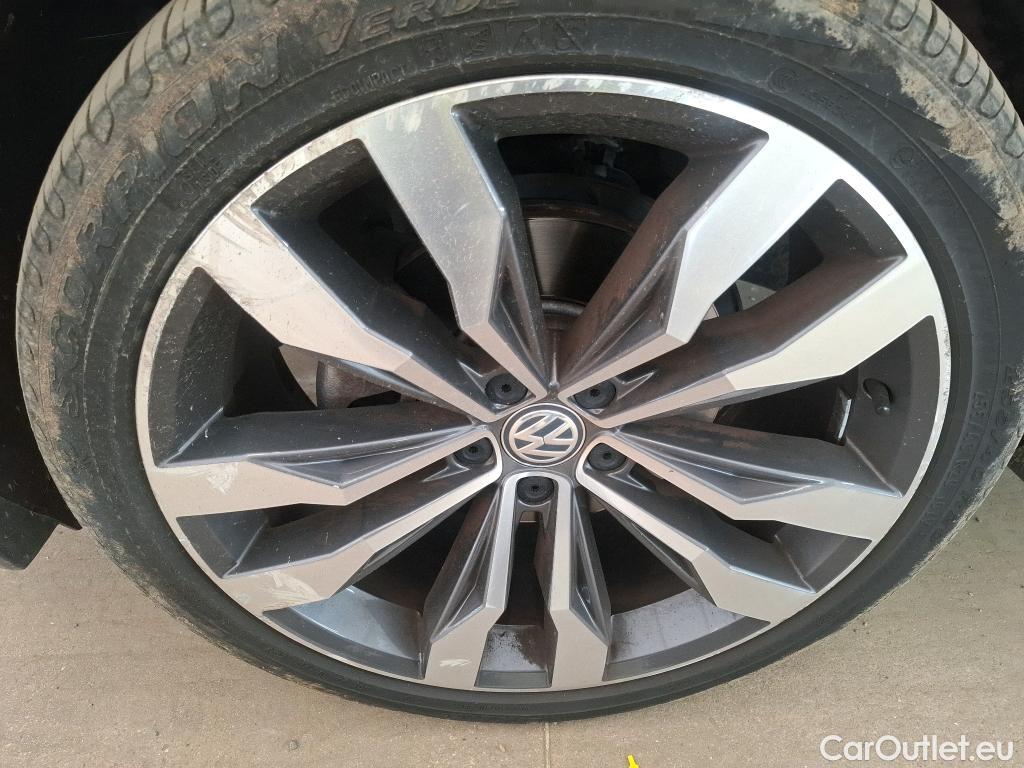  Volkswagen  Tiguan VOLKSWAGEN  Allspace / 2017 / 5P / SUV 2.0 TDI 150 DSG7 Carat Exclusive #35