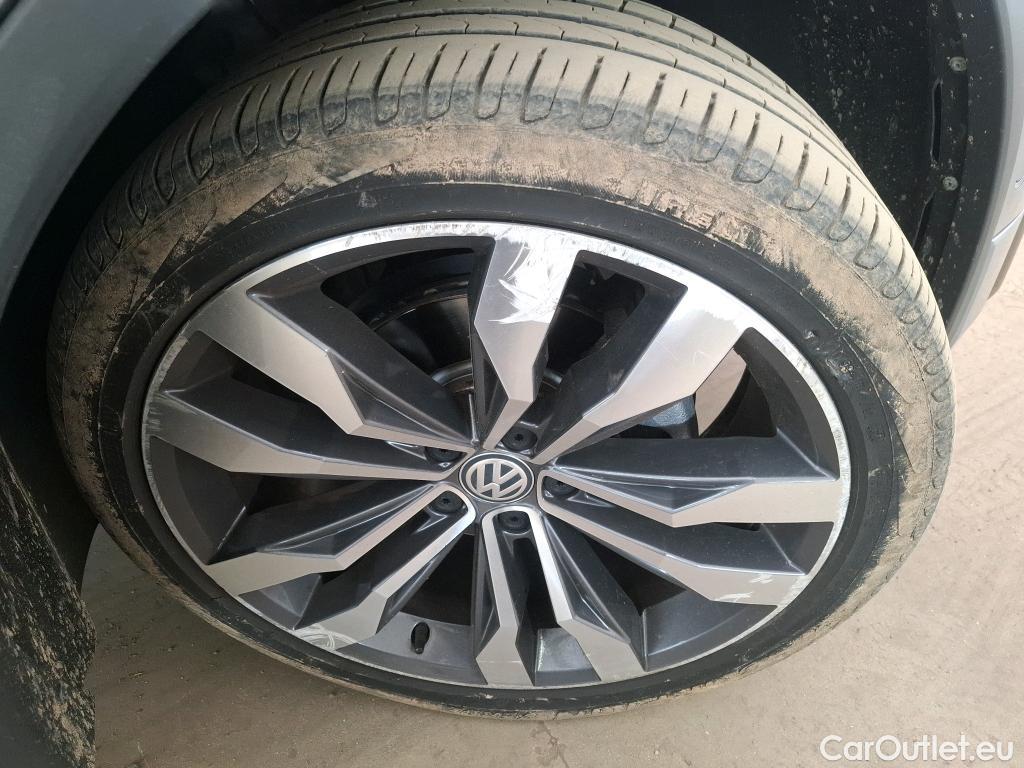  Volkswagen  Tiguan VOLKSWAGEN  Allspace / 2017 / 5P / SUV 2.0 TDI 150 DSG7 Carat Exclusive #8