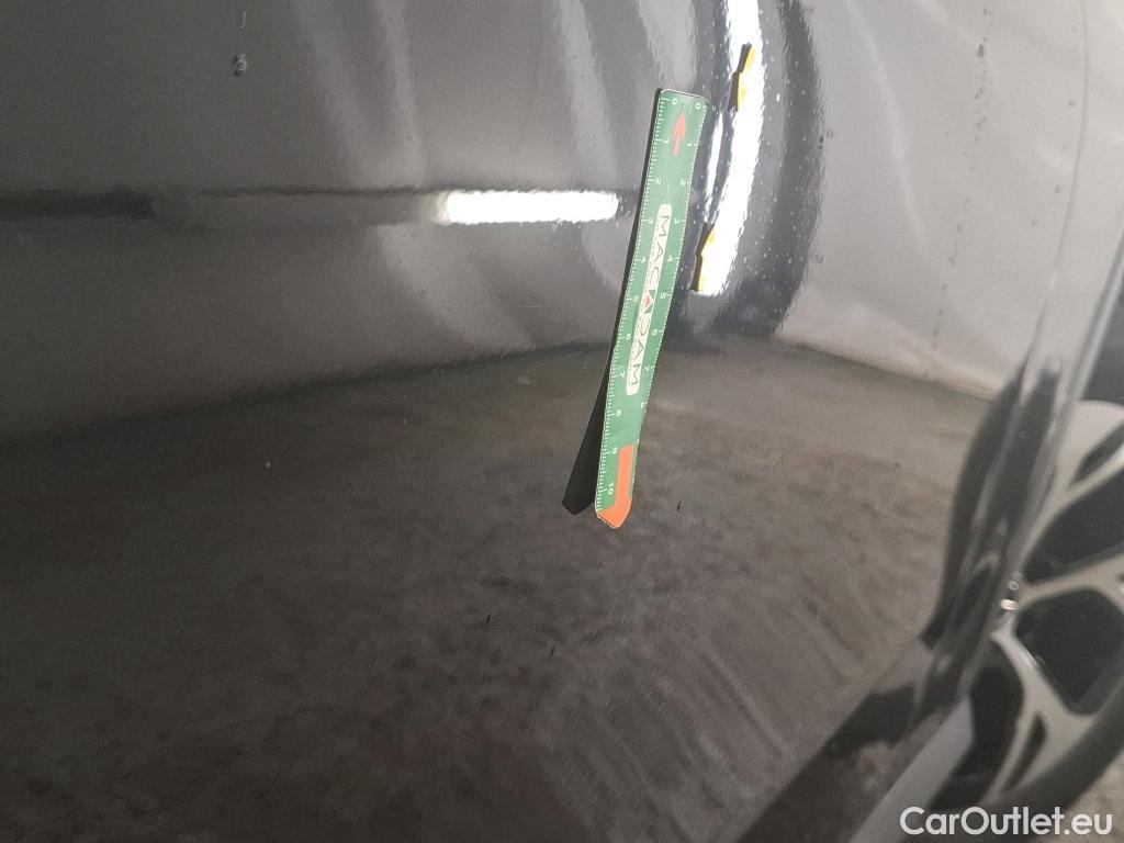  Mercedes  GLC MERCEDES-BENZ  / 2022 / 5P / SUV  300 e Avantgarde Line 4MATIC #2