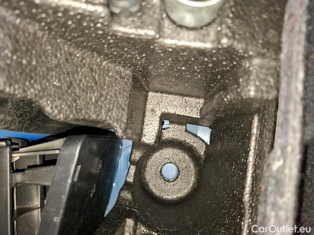  Bmw  Serie 1 BMW Série 1 / 2019 / 5P / Berline 2.0 118D AUTO M Design #5