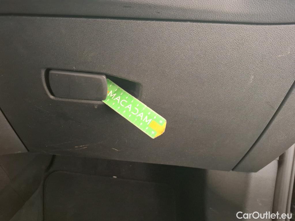  Bmw  Serie 1 BMW Série 1  2019  5P  Berline 15 116D DKG7 Business Design #74