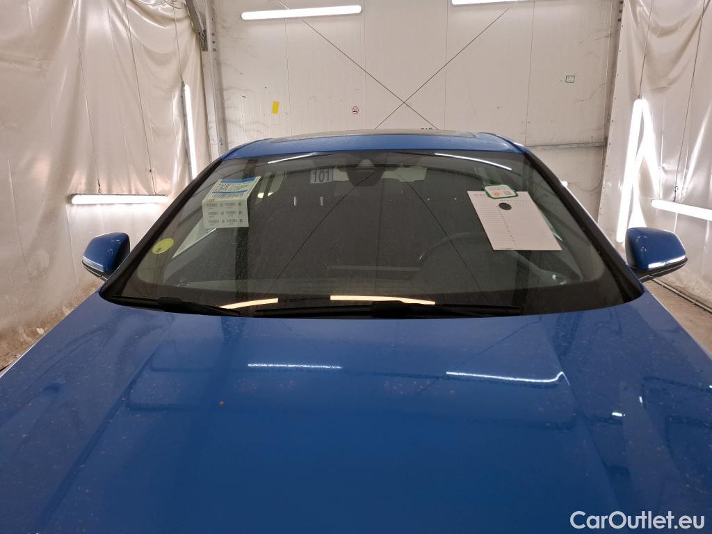  Bmw  Serie 1 BMW Série 1 / 2019 / 5P / Berline 2.0 118D AUTO M Design #1