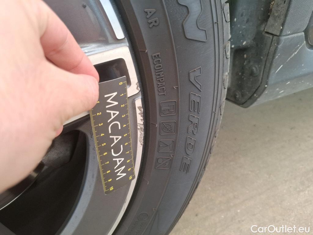  Mercedes  G-Klasee MERCEDES-BENZ GLC Coupe / 2019 / 5P / Coupé GLC 300 e AMG Line 4Matic #41