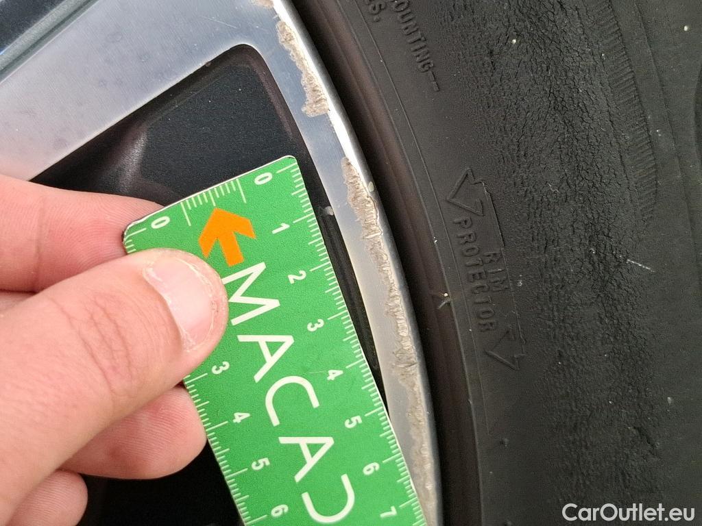  Bmw  Serie 1 BMW Série 1  2019  5P  Berline 15 116D DKG7 Business Design #47