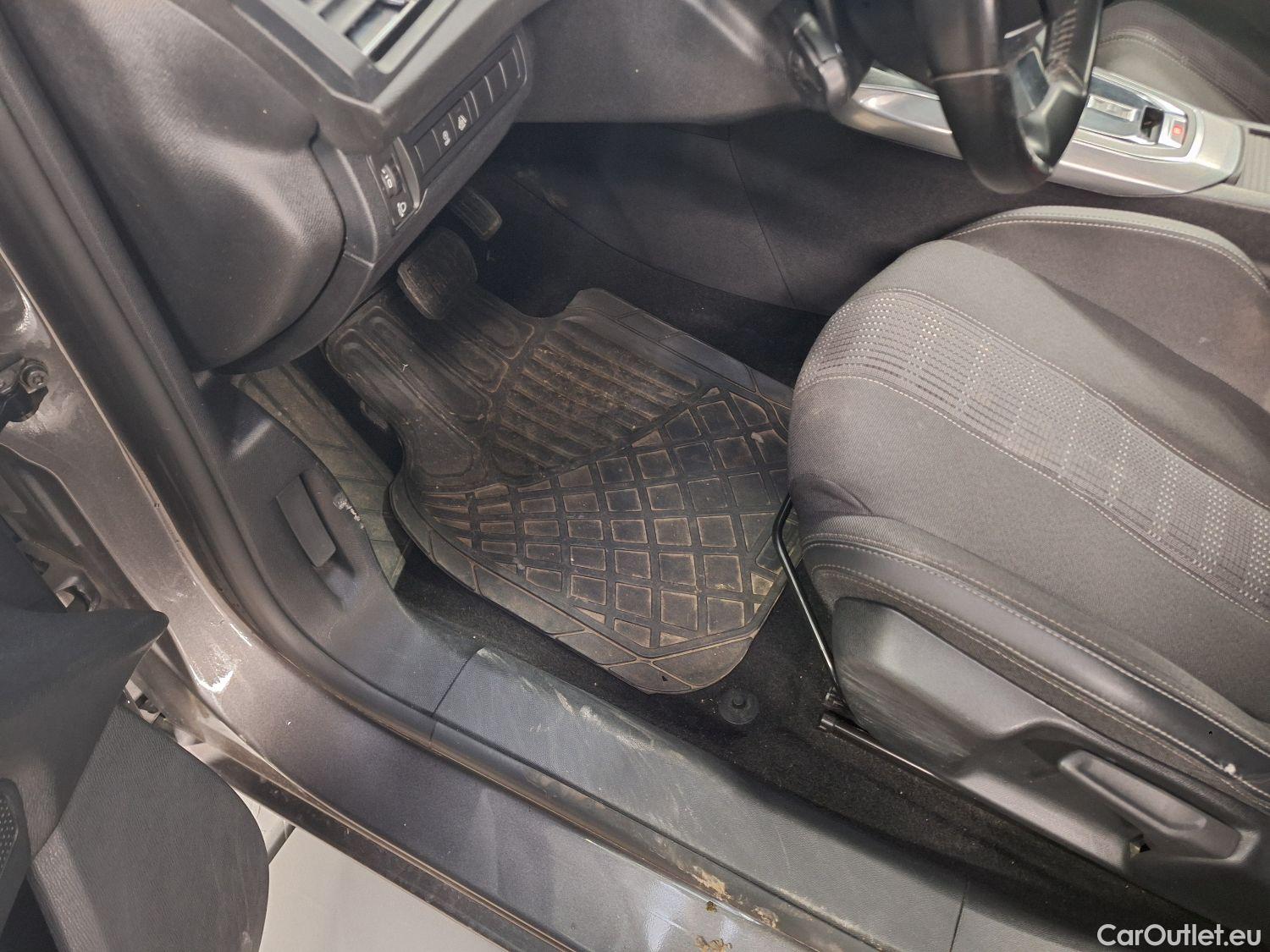  Peugeot  308 Peugeot,  SW FL'17, Peugeot  SW 1.5 BlueHDi 130 S&S EAT8 Allure 5d #48