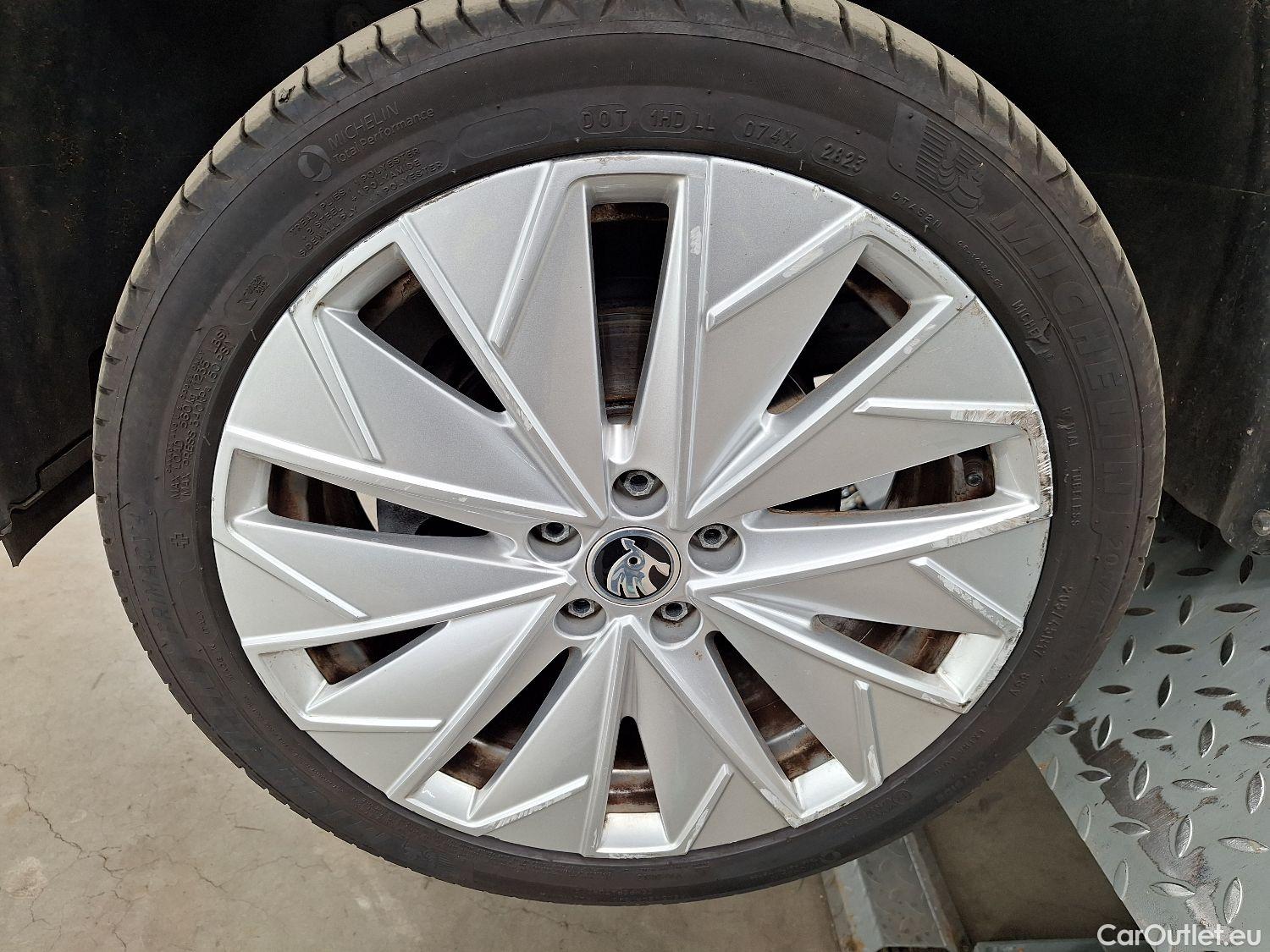  Skoda  KAMIQ Skoda,  '19, Skoda  1.0 TGI 66kW Clever 5d #60