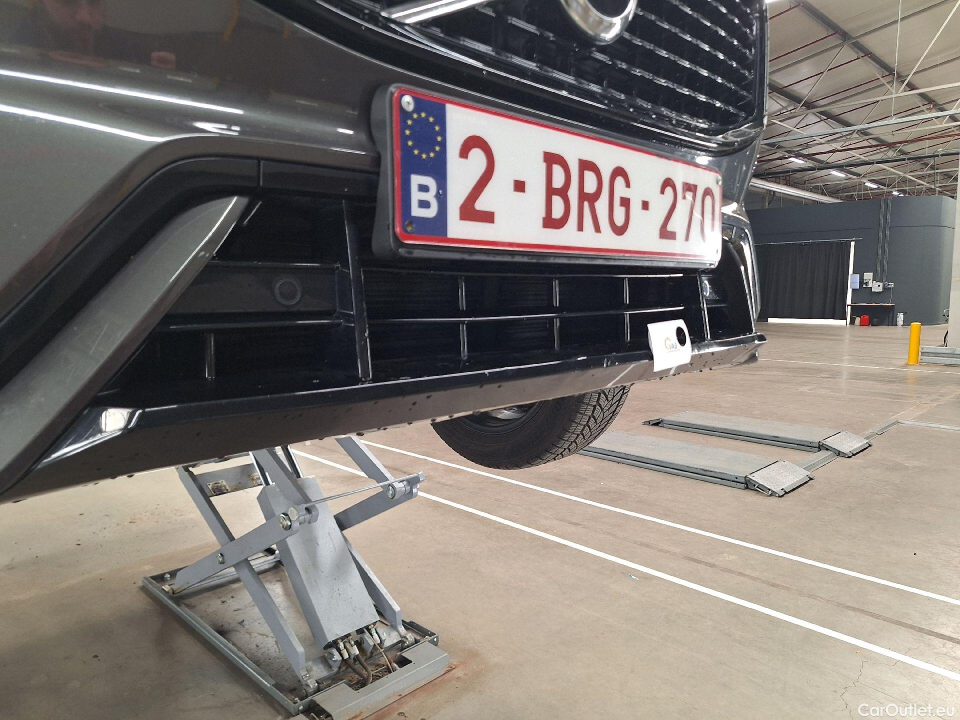  Volvo  XC60 Volvo,  FL'21, Volvo  B4 D Geartronic R-Design 5d #47