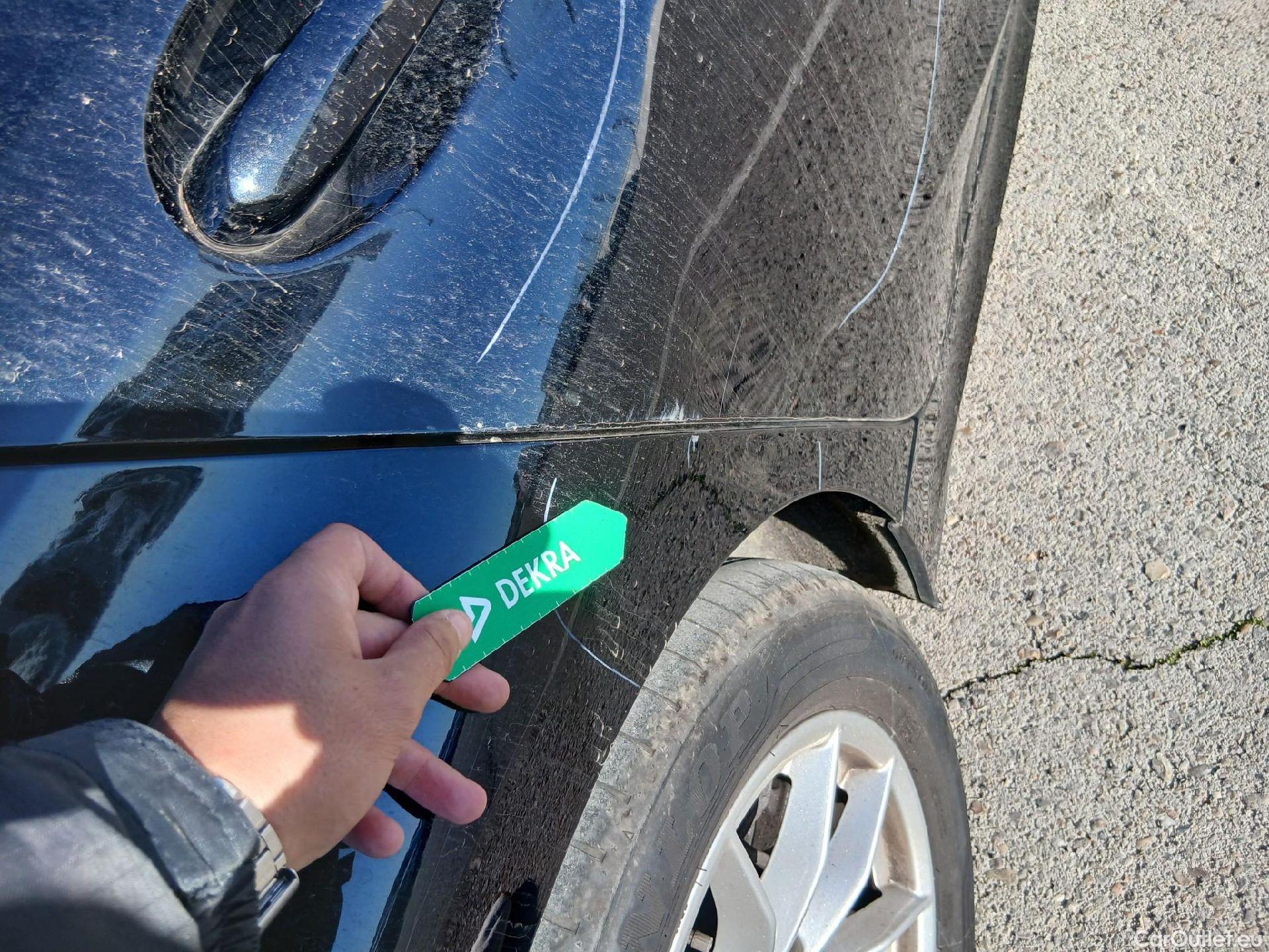  Bmw  Serie 3 BMW  / 2018 / 4P / sedán 318d Auto. #17